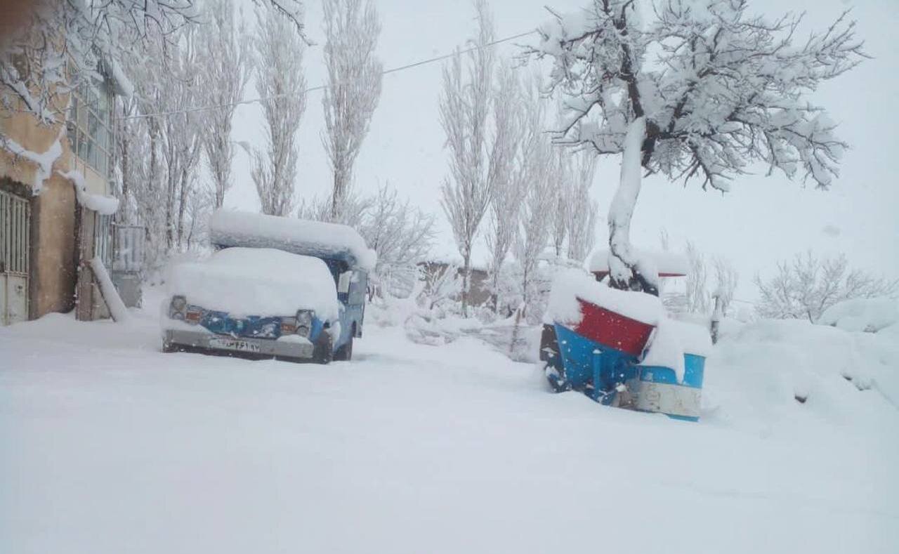 بارش سنگین برف در 21 اسفند در روستای لهرگین قره پشتلو/ عکس