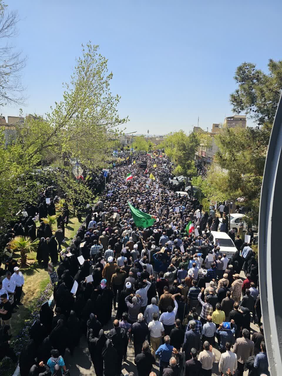 از فلسطین تا اصفهان/«شهید زاهدی» کنار فرمانده آرام گرفت