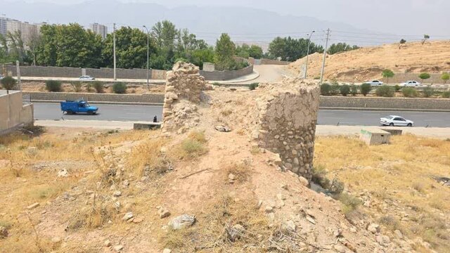 شناسایی یک ستون سنگی قاجاری در شیراز