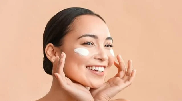  کرم شب و روز برای رفع افتادگی پوست